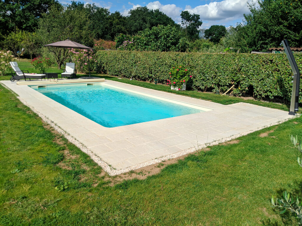 Hydro Loisirs - Réalisation d'une piscine 8 x 4 m